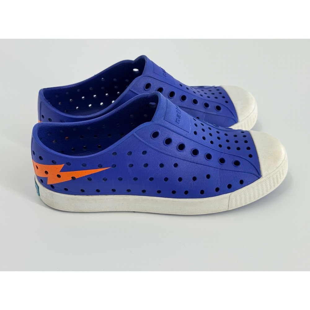 Native Jefferson Slip On Shoes Kids Sz J1 Blue Lightning Bolt beach camping play